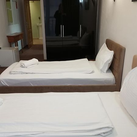 Rhc Royal Hotel Oradea Exteriör bild
