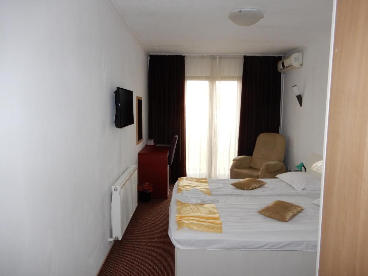Rhc Royal Hotel Oradea Exteriör bild