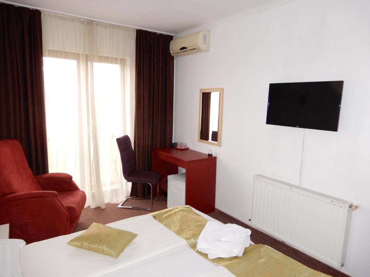 Rhc Royal Hotel Oradea Exteriör bild
