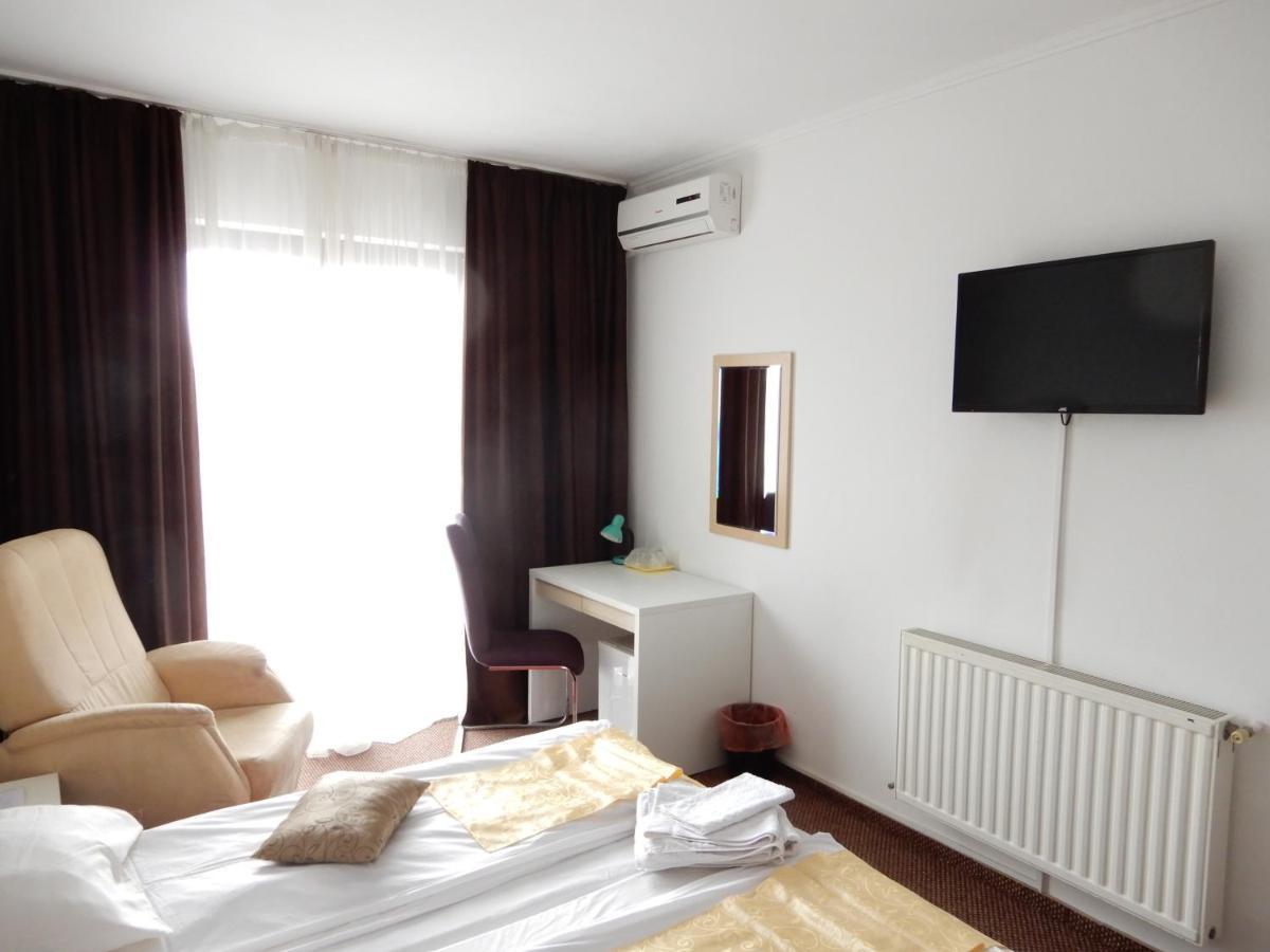Rhc Royal Hotel Oradea Exteriör bild