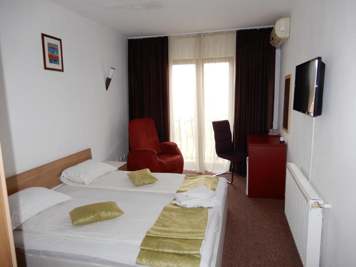 Rhc Royal Hotel Oradea Exteriör bild