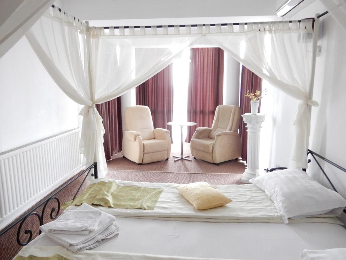 Rhc Royal Hotel Oradea Exteriör bild