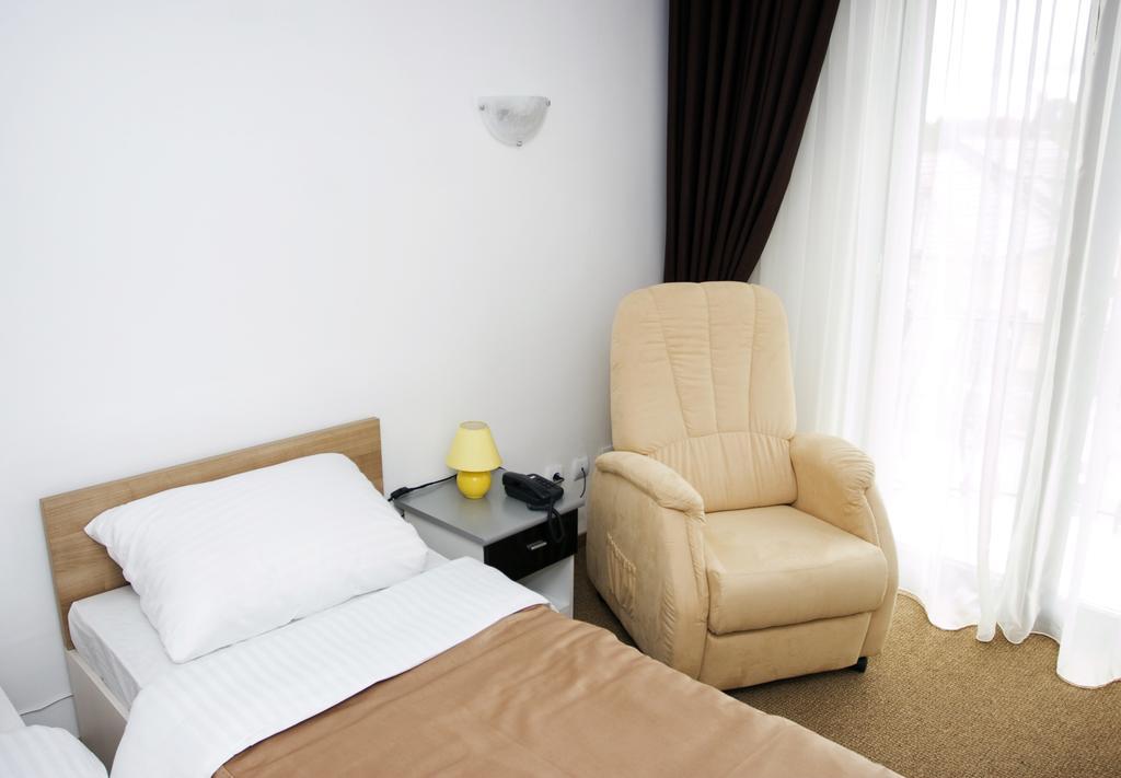 Rhc Royal Hotel Oradea Rum bild