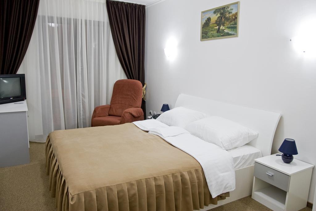 Rhc Royal Hotel Oradea Exteriör bild
