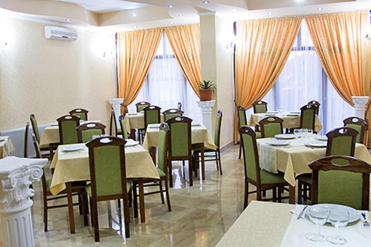 Rhc Royal Hotel Oradea Exteriör bild