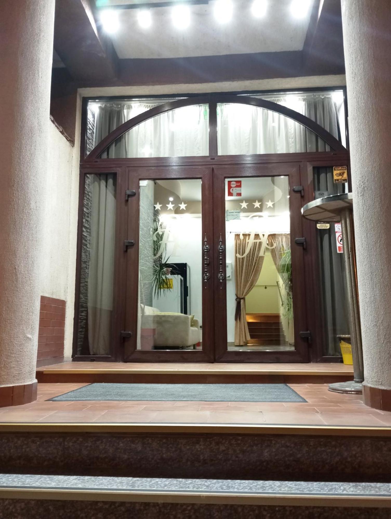 Rhc Royal Hotel Oradea Exteriör bild