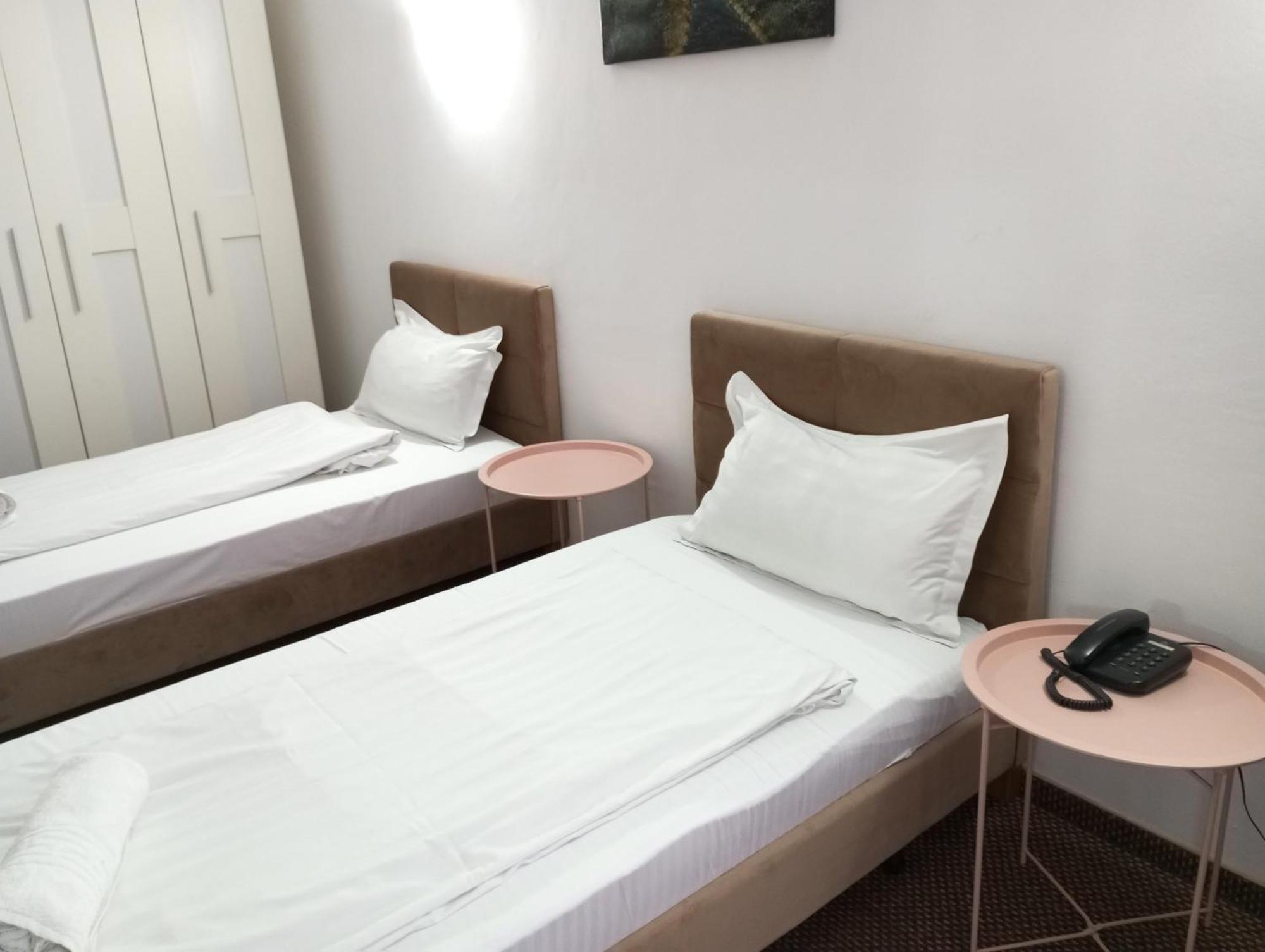 Rhc Royal Hotel Oradea Exteriör bild