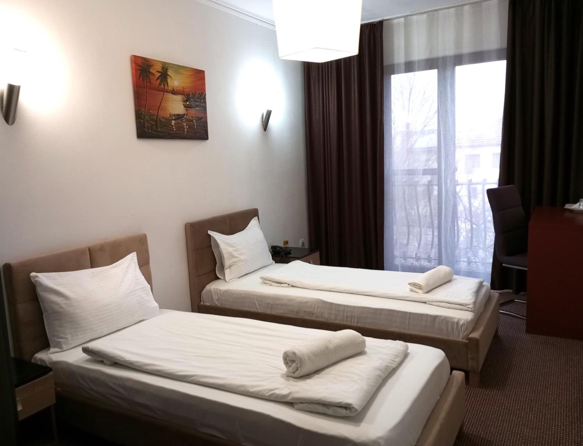 Rhc Royal Hotel Oradea Exteriör bild