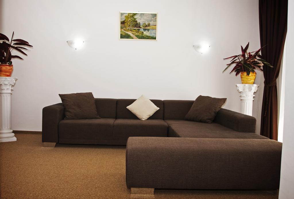 Rhc Royal Hotel Oradea Exteriör bild