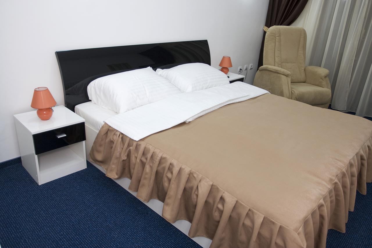 Rhc Royal Hotel Oradea Rum bild